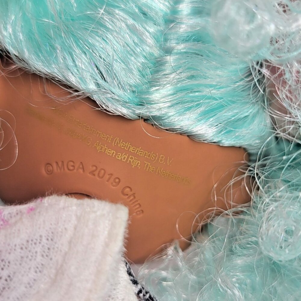 Lol Surprise OMG Winter Chill Icy Gurl 10" inch Doll Curly Teal Hair - Picture 7 of 10